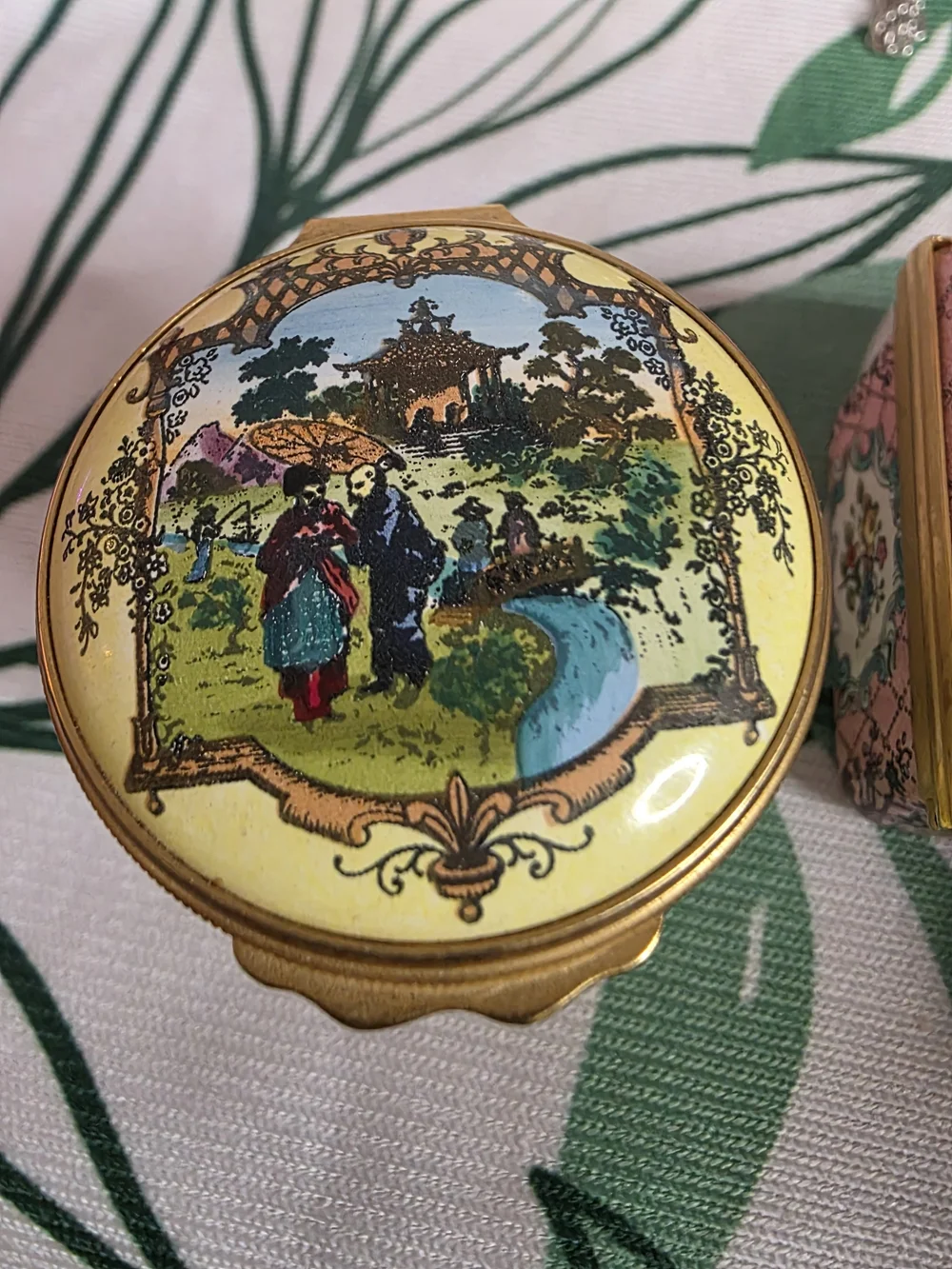 Like New Vintage Bilston & Battersea Enamels Trinket Box Chinoiserie England